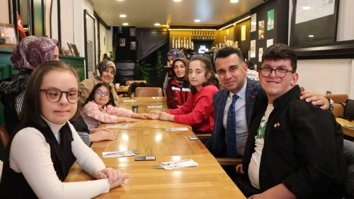 Erzurum’da Sevgi Köprüsü projesiyle özel gereksinimli bireyler ve aileler gönüllülerle buluştu