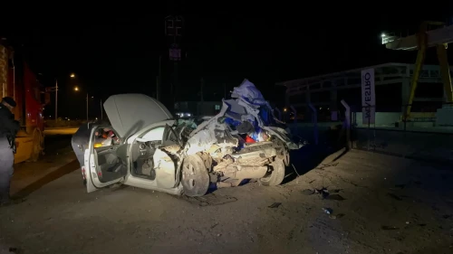 Muğla'da tıra arkadan çarpan otomobil hurdaya döndü: 1 ölü, 1 yaralı