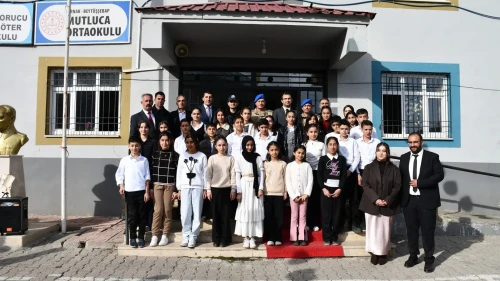 Şırnak'ta öğrenciler köyde kitap yazıp imza günü düzenledi