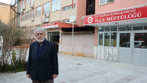 nazilli'de 63 yıllık ömrünü Koca Camii avlusunda geçiren hafız Ahmet Avcı gönüllü hizmete