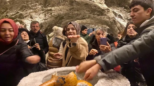 çankırı’da astım ve KOAH hastaları yerin 150 metre altındaki tuz mağarasında şifa arıyor