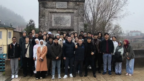 Sakarya'da üniversite öğrencileri tarihi ve doğal mekanları keşfetti