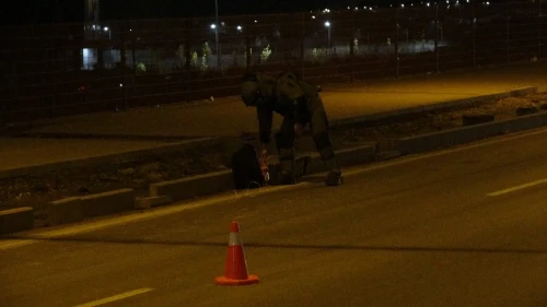 Malatya'da şüpheli çanta bomba imha uzmanları tarafından fünyeyle patlatıldı