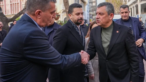 CHP Genel Başkanı Özel, Şehzadeler Belediyesi'ne taziye ziyaretinde bulundu