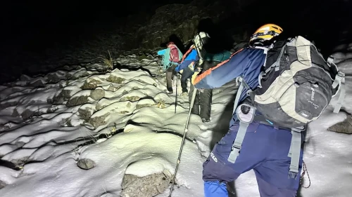 Adana’da karla kaplı dağa tırmanan 3 arkadaş AFAD ve JAK tarafından kurtarıldı
