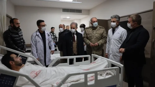 vali Aydoğdu hastanede tedavi gören hastaları ziyaret etti