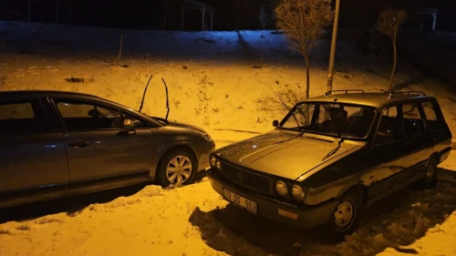 Elazığ'da dondurucu soğuklarda araç camları kilimle korunuyor