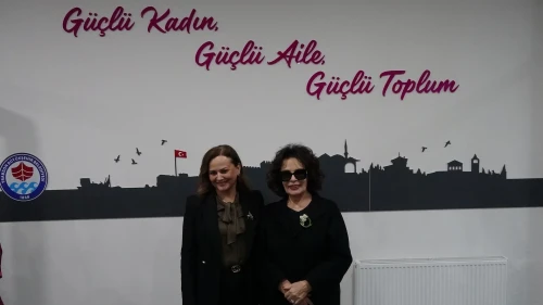 Hülya Koçyiğit Trabzon'da kadın istihdam merkezini ziyaret etti