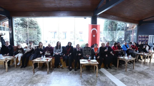 Kayseri'de 33 kadın muhtar seçme ve seçilme hakkının 91. yılında bir araya geldi