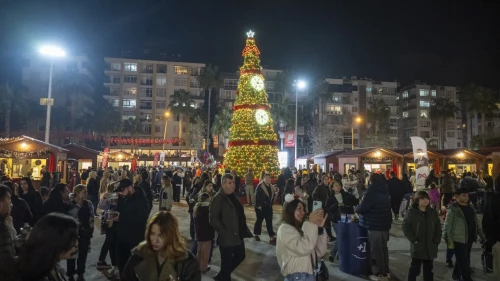Mersin’de yılbaşı pazarı renkli etkinliklerle kapılarını açtı