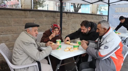 Oltu'da Belediyeden pazarcılara ücretsiz çorba ikramı