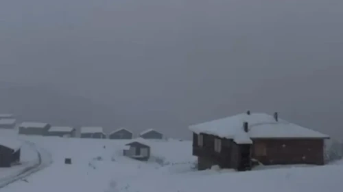 Kastamonu'nun yüksek kesimlerinde etkili kar yağışı ulaşımı aksattı