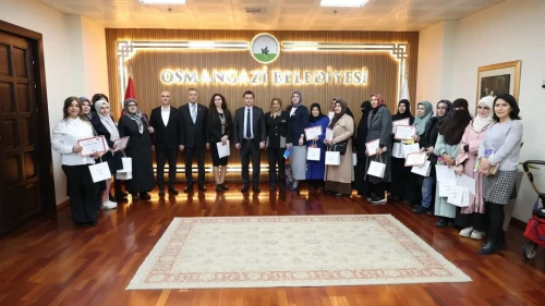 Osmangazi'de kadınlar okuma yazma öğrenerek geleceğe umutla bakıyor