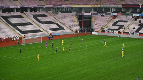 Eskişehirspor’dan Hüseyin Aksoy’a veda için teşekkür plaketi verildi