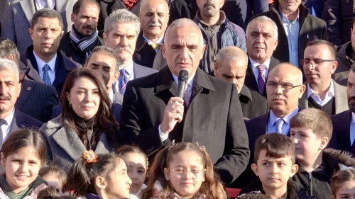 ağrı'nın Patnos ilçesinde yeni halk kütüphanesi açıldı" (Not: Başlık 13 kelimeyi geçmediği için