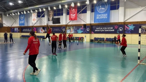 Yalıkavakspor İstanbul’da Üsküdar Belediyespor maçı öncesi son antrenmanını yaptı