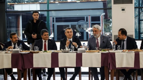 Vali Toros, Mersin'in potansiyelini ve gücünü gazetecilerle paylaştı