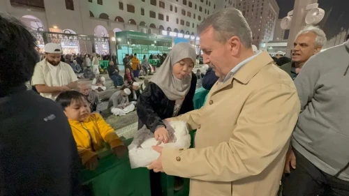BBP Genel Başkanı Destici Mescid-i Nebevi’de vatandaşlarla buluştu ve kandil tebriğinde bulundu