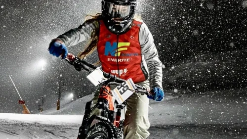 Denizlili sporcu İremsu Çağlar Snow Bike Türkiye Şampiyonası'nda birinci oldu