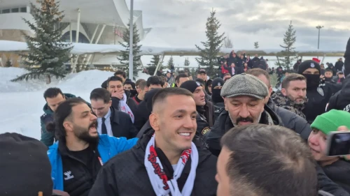 Sivasspor’un golcüsü Rey Manaj Sivas’a geldi ve taraftarlarca karşılandı