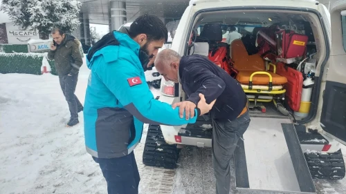 Bingöl’de yoğun kar yağışında UMKE ekipleri hastalara ulaşıyor