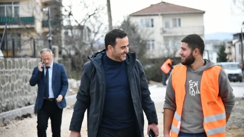 Başiskele'de altyapısı tamamlanan cadde ve sokaklarda üstyapı çalışmaları devam ediyor