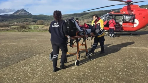 Gökçeada'da rahatsızlanan hasta helikopter ambulansla Çanakkale'ye sevk edildi
