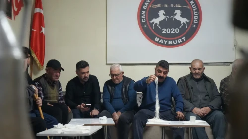 Bayburt’un geleneksel tel helvası huzurevi sakinleri ve cirit sporcularını buluşturdu