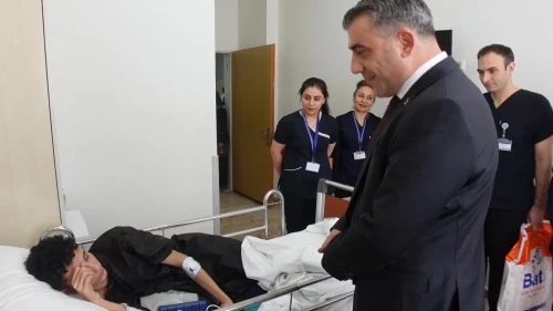 Elazığ'da hastanede yatan çocuklar karne heyecanı yaşadı