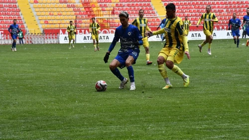 Erciyes 38 FK evinde Osmaniyespor'u 5-0 yenerek 3 puan aldı