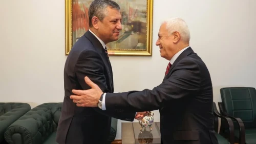 Bursa Büyükşehir Belediye Başkanı Bozbey, CHP Genel Başkanı Özel'i ziyaret etti