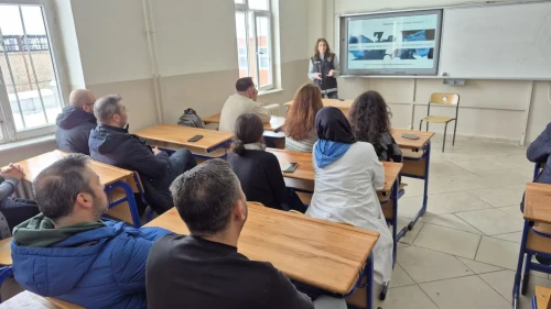 Muş'ta uyuşturucuyla mücadele için öğretmen ve annelere eğitim verildi