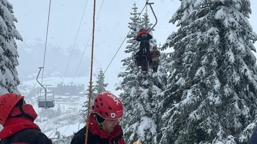 Bursa'da Uludağ’da telesiyejde mahsur kalan 51 kişi JAK ve AFAD tarafından kurtarıldı
