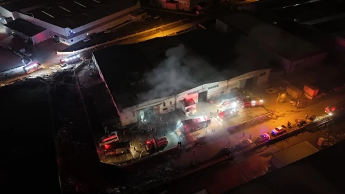Kayseri'de mobilya fabrikasında çıkan yangın 1 saatte kontrol altına alındı