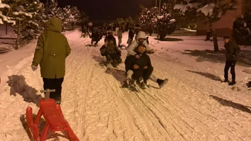 Demirözü’nde kızak festivali eksi 20 derecede renkli görüntülere sahne oldu