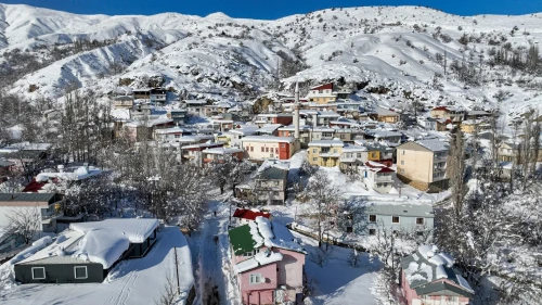 Çüngüş’te bin 500 metre rakımda karlı yollar için yoğun çalışma yürütülüyor