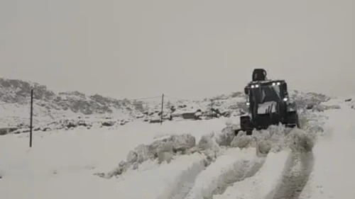 Çermik'te kardan dolayı kapanan mahalle yolları ulaşıma açıldı