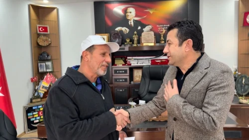 Bahçe’de engelli vatandaşın kaybettiği çantasını bulan belediye personeli ödüllendirildi