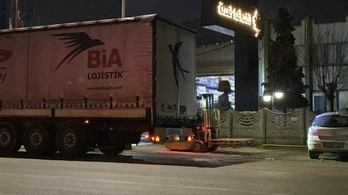 Bursa'nın İnegöl ilçesinde TIR'ın dorsesinden düşen işçi yaralandı