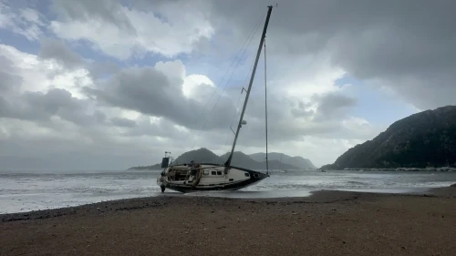 Marmaris'te şiddetli fırtına ve sağanak yağış hayatı olumsuz etkiledi