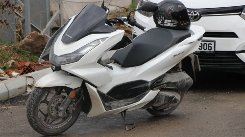 Amasya'da dur ihtarına uymayıp kaçan motosikletli çocuk polise çarptı