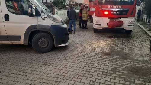 Edremit’te kamyonun altında kalan vatandaşı itfaiye kurtardı