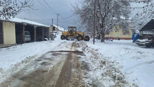 Malatya'da karla mücadele ekipleri 155 mahalle yolunu ulaşıma açtı