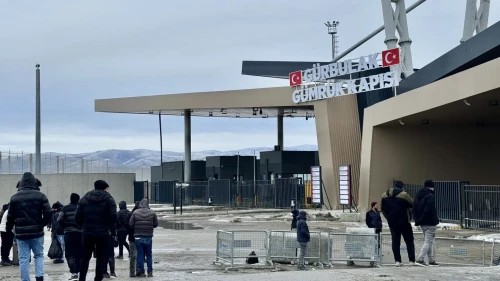 Ağrı'da Gürbulak Gümrük Kapısı'nda İranlılar Trump'a ekonomi tepkisi verdi