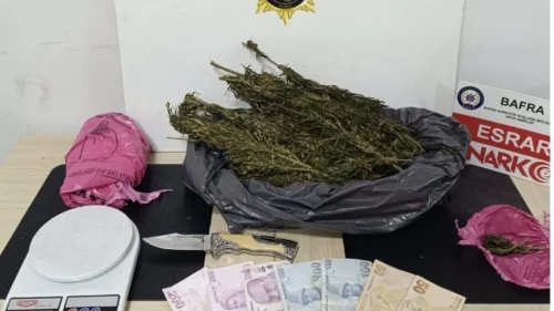 Manisa'da 4 ilçede uyuşturucu operasyonu: 5 gözaltı" (Not: Başlık 13 kelimeyi geçmediği için