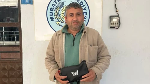 Muratlı’da parkta bulunan çanta zabıtaya teslim edildi