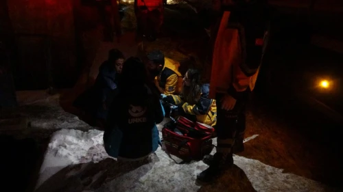 Malatya'da müstakil evde çıkan yangında mahsur kalan kadın itfaiye ekipleri tarafından kurtarıldı