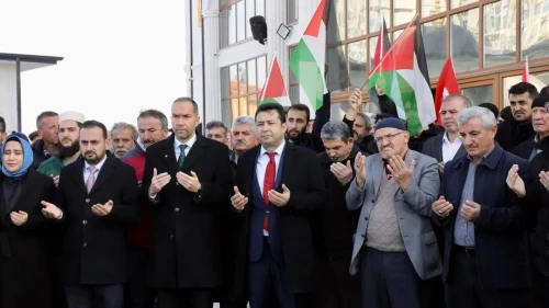 Niğde’den Gazze’ye yardım tırı dualarla yola çıktı