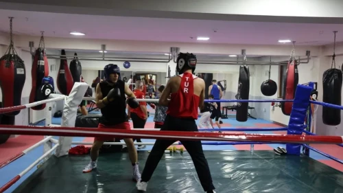 Kartepe'de çocuklar kış spor okullarıyla fiziksel ve sosyal gelişimlerine katkı sağlıyor