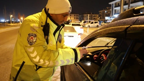 aksaray'da trafik ekipleri gece yarısı alkol denetimi yaptı